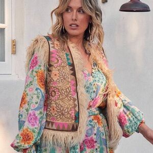 NWT SPELL RUE Reversible Faux Fur Vest Large SOLD OUT Gorgeous

Open to offers